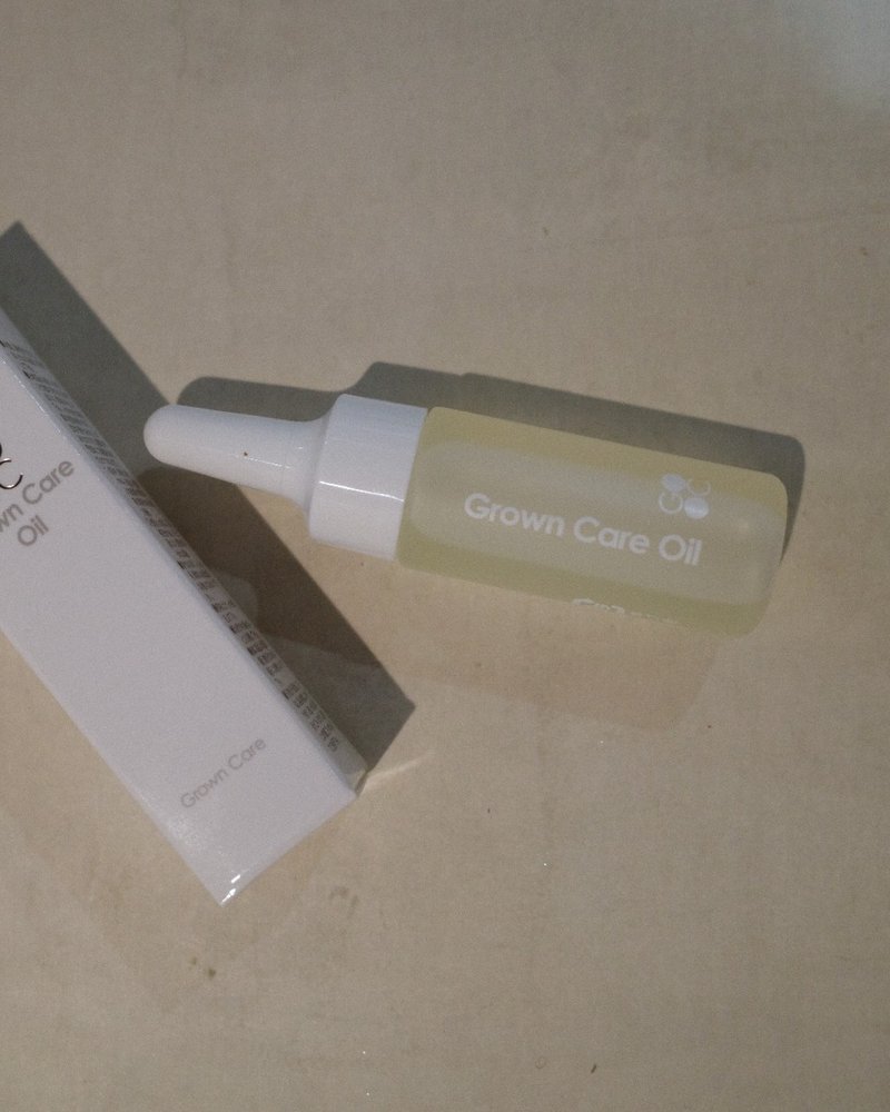 Grown Care オイルのボトルと箱